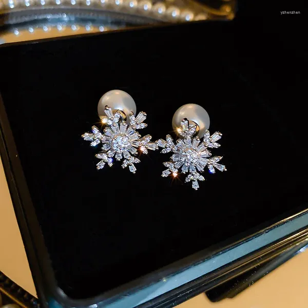 Pendientes de tuerca con perlas de doble cara, copo de nieve navideño con circonitas, joyería de piedra, regalos de año para mujer