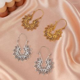 Stud oorbellen oorbel vrouwen bloemen vrouw hanger holle dames mode sieraden dame elegant gouden kleur trendy metal kolczyki