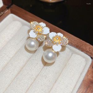Stud -oorbellen Elegante gouden bloem voor vrouwen met zirkonen witte parel sieraden schoonheid cadeau 2024