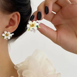 Boucles d'oreilles en émail S925, couleur aiguille en argent, fleur de glaçage en céramique peinte à la main, lys blanc, tempérament frais pour femmes