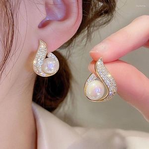 Boucles d'oreilles à clous pour femmes, mode européenne et américaine, luxe léger, perle de Zircon, Style rétro, personnalité Simple