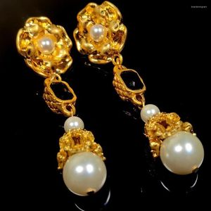 Boucles d'oreilles étalons tendances de la mode européenne et américaine.