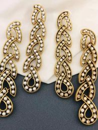 Stud -oorbellen Europese en Amerikaanse sieraden Chinese stijl om oude lange overdreven Pearl Sweep Schouder te doen