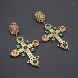 Stud -oorbellen Europees en Amerikaans retro ontwerpeiwit overdreven cross -persoonlijkheid Gothic Byzantijnse kunst Middeleeuws