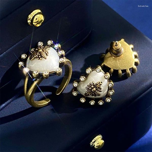 Boucles d'oreilles étalon européen et rétro américain Love Pearl Little Bee