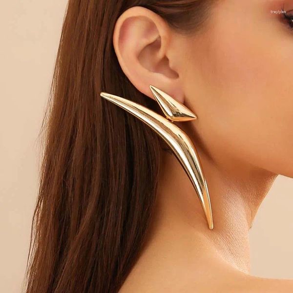 Boucles d'oreilles exagérées Triangle de triangle de métal pointé pour les femmes Bijoux incurvé géométriques minimalistes Tendance 2024