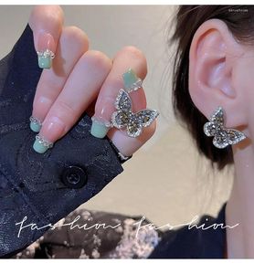 Pendientes de tuerca exquisitos mariposa de circón negro para mujeres y niñas, pendientes geométricos de moda con diamantes de imitación para boda, joyería para fiesta