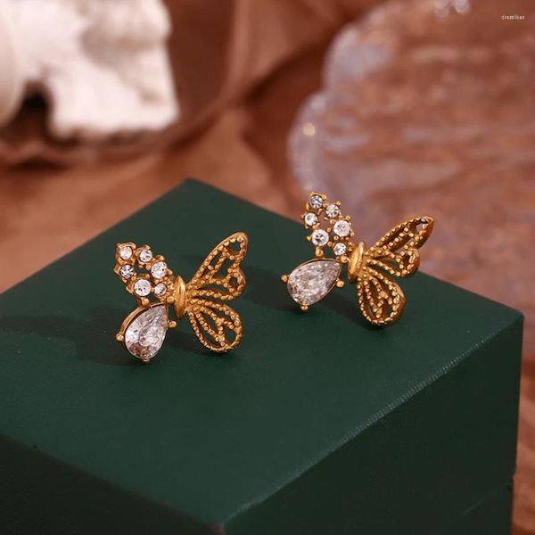 Boucles d'oreilles exquises élégantes élégantes zircon asymétrique papillon branché 2024 18k bijoux de qualité de luxe plaqués à l'or