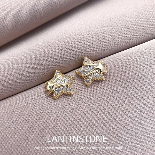 Boucles d'oreilles exquises Micro Zircon Setting Star pour femmes Design Advanced Sweet Gold Color Young Girl Party Bijoux N777