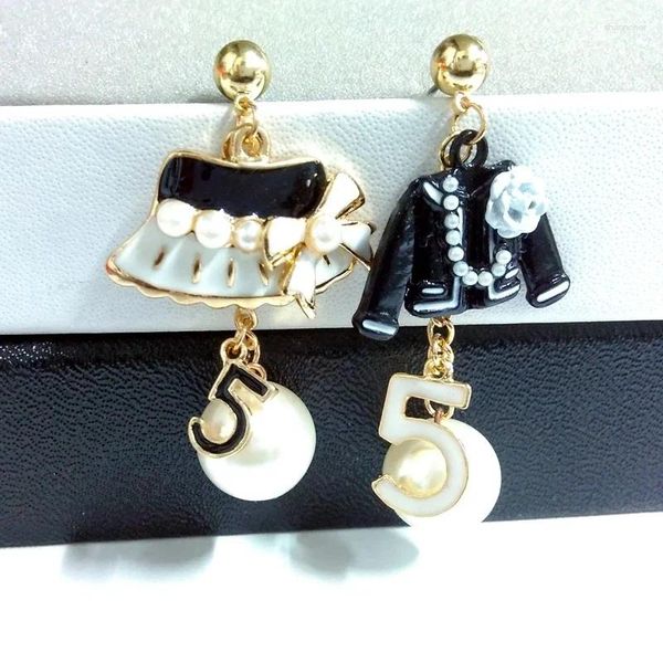 Pendientes de sementales Diseño famoso Pendimiento de perlas doradas para mujeres Número 5 joyas de tendencia de la gorra