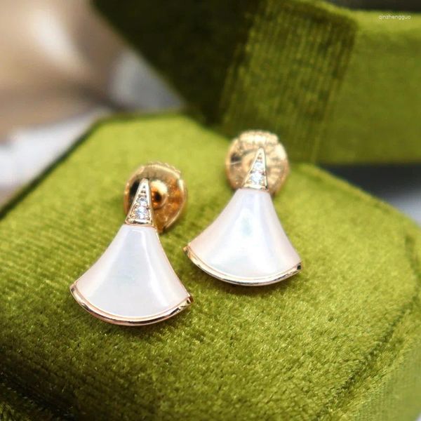 Pendientes de tuerca con forma de abanico para mujer, concha de mar Natural, accesorios para las orejas chapados en oro Vintage, pendiente de lujo resistente al agua