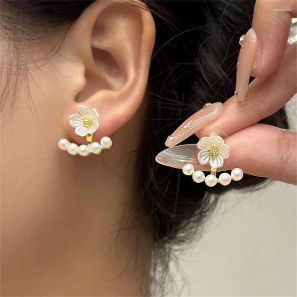 Pendientes de tuerca de moda con cuentas acrílicas y flores, perlas de imitación simples, pendientes de Color dorado para mujer, joyería de fiesta de diseño Sensation