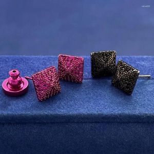 Boucles d'oreilles marque de mode élégante pyramide Rivet Mini Punk noir Rose rouge couleur pleine pierres de zircone cubique femmes bijoux de fête