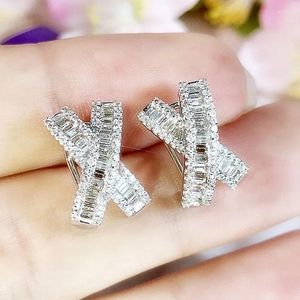 Boucles d'oreilles croix à la mode pour femmes, Piercing d'oreille, accessoires féminins simples et élégants, tenue quotidienne de fête, bijoux tendance 2024