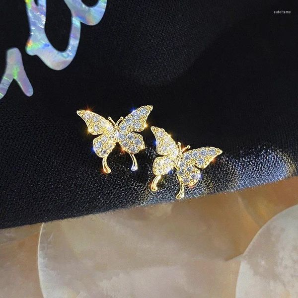 Pendientes de tachuelas Fashion Lindo Rinestone Gold Color Crystal Mariposa para mujeres sin penetración Cartílago falso Regalos de aretes coreanos