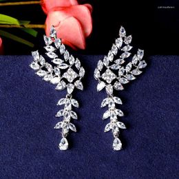 Boucles d'oreilles Stud Fashion CZ Zirconia Crystal Flower Earring 925 Silver Ear Pin Bijoux d'or blanc pour femmes Cadeau de mariage de fête