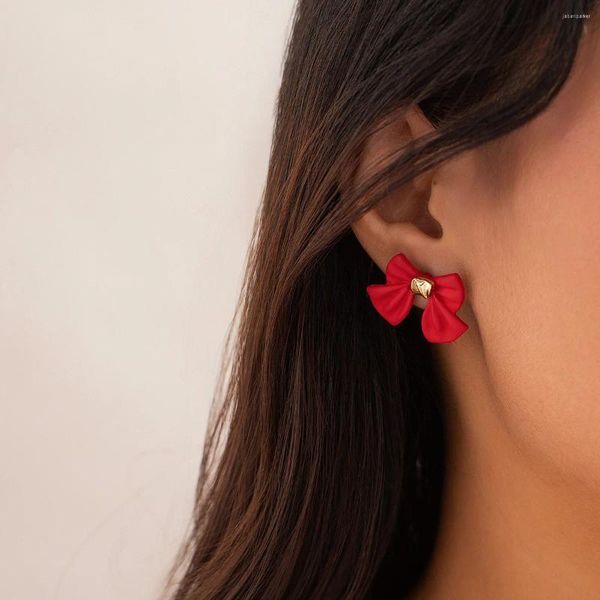 Boucles d'oreilles Stud Fashion Exquise Red Arc pour femmes Tempérament de style chinois Accessoires d'oreille de peinture en aérosol 2024 Jewelry
