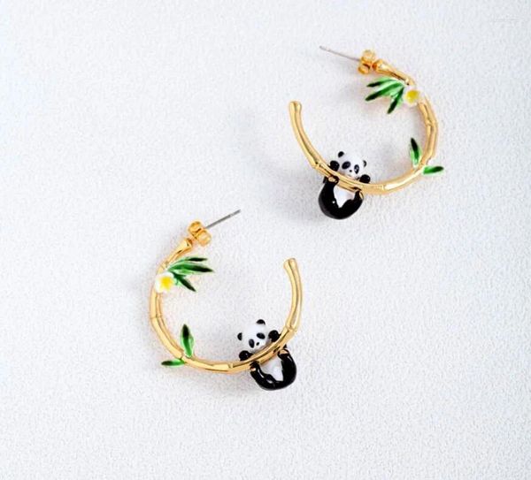 Pendientes de tuerca, joyería de moda, esmalte pintado a mano, diseño en forma de C con círculo de hoja de Panda lindo