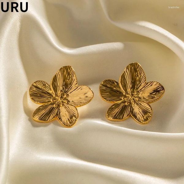 Pendientes de tuerca, joyería de moda, temperamento Vintage, Color dorado, flor de Metal para mujer, tendencia 2024, accesorios para las orejas de diseño simple