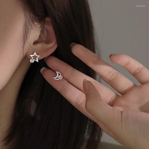 Stud -oorbellen mode eenvoudige sterren maan voor dames witte cz kristal asymmetrie fijne sieraden meisjes geschenken