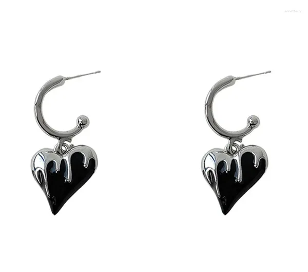 Pendientes de tuerca a la moda para chicas jóvenes, pintura para hornear, corazón negro, circonita con incrustaciones de Color plateado, diseño de boda, joyería de acero inoxidable