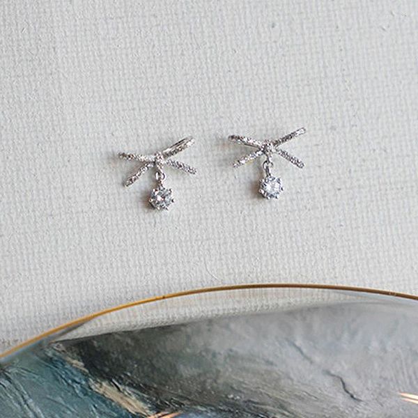 Pendientes de tuerca chapados en plata de ley 925 de moda, lazo de circón brillante de oro de 14K para niñas, dulce Piercing, regalo de joyas de fiesta