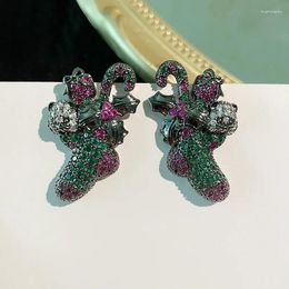 Boucles d'oreilles à la mode Tempérament festives festives européennes et américaines de l'industrie lourde Micro-set Zircon Christmas chaussettes