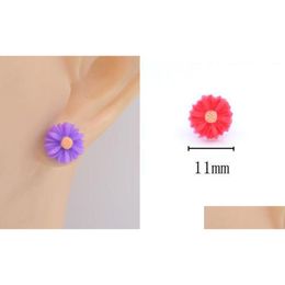 Pendientes de tuerca para mujer Pendientes al por mayor Joyería Femenina Exquisita Elegante Acabado mate Viento Pequeña Margarita Flor Gota Entrega Joyería Dhrq5