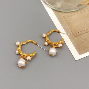 Stud -oorbellen Franse retro barokstijl Twisted C Shape Pearl 925 Zilveren naald voor vrouwen luxe elegantie messing 18k goud