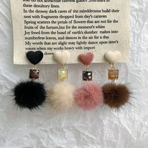 Boucles d'oreilles à clous en forme de cœur, véritable pompon, Harajuku, boule de Pom pelucheuse, feuille acrylique, bijoux coréens pour femmes, cadeau