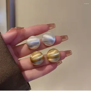 Boucles d'oreilles étalon bouton de couleur dorée minimaliste monnaie rond mate métal boucle oreille pour femmes fesse beddings bijoux cadeau 2024