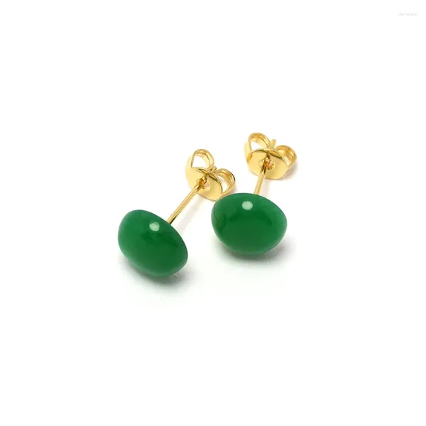 Pendientes de botón Pendientes verdes Pendientes de piedra de 8 mm Joyería perforadora de cartílago Chapado en oro de 24 quilates Cabujón de acupuntura de latón moderno