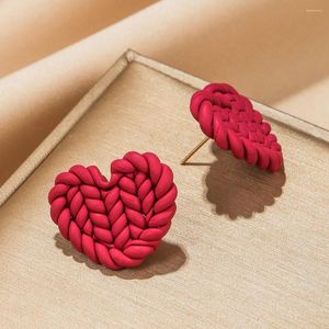 Pendientes de tuerca tejidos a mano corazón rojo moda inusual lindo regalo de arcilla polimérica para mujeres joyería gótica de moda