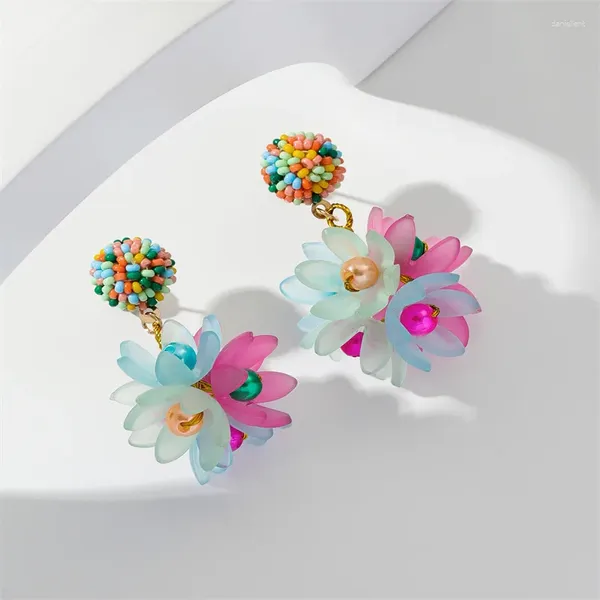 Pendientes de tuerca hechos a mano con cadena, joyería de flores, oreja compacta de color femenino