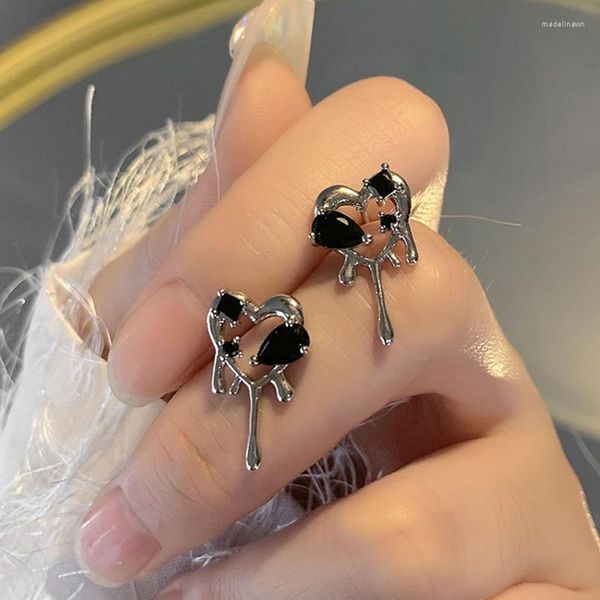 Pendientes de tuerca Harajuku Vintage Goth Black Love Heart Hollow Metal para mujeres Egirl Bff Trendy Party accesorios de joyería estética