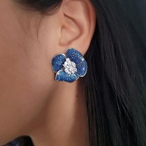 Boucles d'oreilles de haute qualité Micro pavé bleu noir zircon cubique Cz fleur fleur grande boucle d'oreille pour femmes