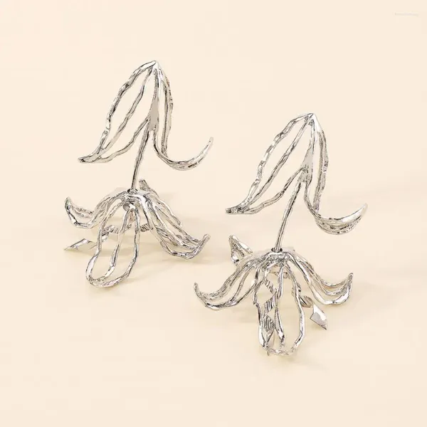 Pendientes cortos Hueco Tulipán Legierung Elegante 3d Forma de Flor Mujer En Acero Inoxidable Para Fiesta Fiesta de baile Largo