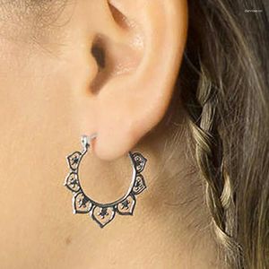 Ohrstecker Huitan Bohemia Style Hoop für Frauen Metall Silber Farbe Blumenform Fancy Daily Wear Berufung Weiblicher Schmuck