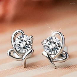 Boucles d'oreilles Stud Huitan Chic Small pour femmes Solitaire Crystal Round Cubic Zirconia Simple Eleging Accessories Statement Jewelry