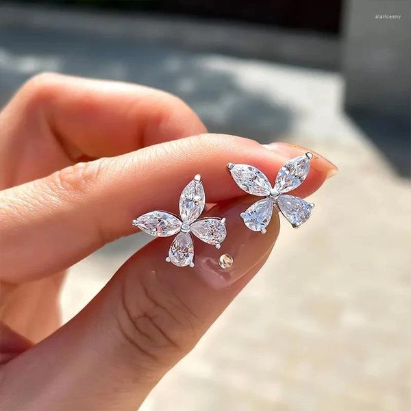 Boucles d'oreilles Huitan en cristal en forme de papillon pour femmes, couleur argent, accessoires d'oreille délicats, bijoux de fête de mariage et de mariée
