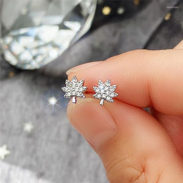 Boucles d'oreilles Huitan mignon feuille en forme d'oreille Piercing accessoires femmes incrusté brillant CZ pierre délicate filles fête bijoux