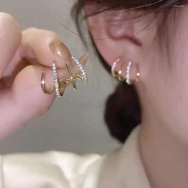 Pendientes de sementales Huitan Exquisito Color de oro Accesorios de perforación de orejas para mujeres para mujeres CZ CZ Dama de alta calidad 2024
