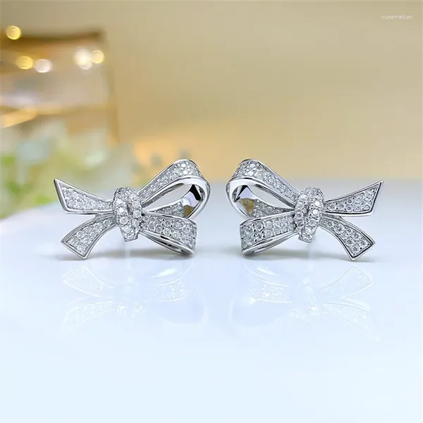 Boucles d'oreilles Stud Huitan Fancy Bow pour femmes oreille argenté Tempérament de couleur Tempérament Girls Cadeaux Party Daily Wear State Bijoux