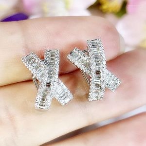 Stud -oorbellen Huitan Fancy X gevormd met oogverblindende witte kubieke zirkonia luxe voor vrouwen trouwfeestverklaring sieraden