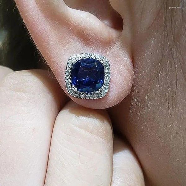 Boucles d'oreilles Stud Huitan Coussin de mode Coup Blue Cumbic Zircon Ear Piercing Accessoires de mariage pour les femmes Gifts Bijoux de bonne qualité