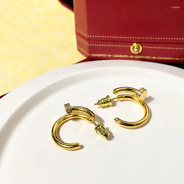 Boucles d'oreilles en anneaux Nails Copper Gilded Zircon Classic Fashion Personnalité de la personnalité de la personnalité pour les femmes