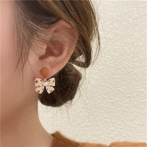 Boucles d'oreilles Ins pour femmes, joli nœud blanc, mode coréenne, perles en cuir, clous d'oreilles élégants, bijoux de fête, vente en gros
