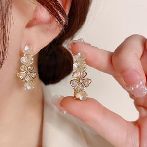 Boucles d'oreilles à tige Japon et Corée du Sud Aiguille en argent Zircon Flower Fashion Small Fresh Design Quality Wholesale.