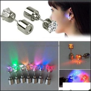 Boucles d'oreilles bijoux 2021 Cool Light Up Led clous d'oreille brillant pour barre unisexe mode cadeau femmes dames fille cadeaux livraison directe Ph3Er