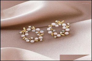 Boucles d'oreilles étalon bijoux rivière charme femmes étalons irregar imitation perles fleur couleur or délicate oreille femelle femelle 1pair1 dr2944529
